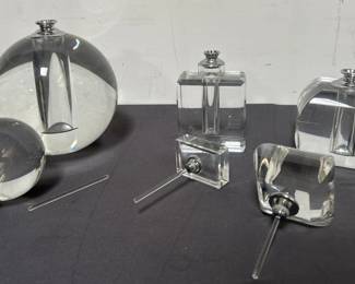 Lot # : 473 - Group of crystal perfume bottles
