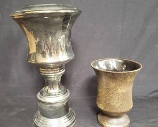 Lot # : 362 - Pair of vintage ceramic vases

