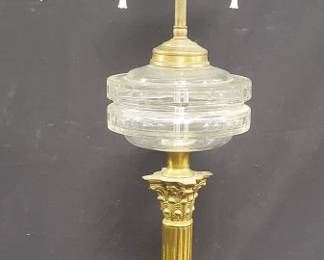 Lot # : 556 - Vintage brass and glass table lamp
