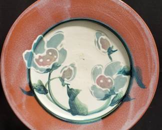 Lot # : 325 - Signed pottery center bowl

