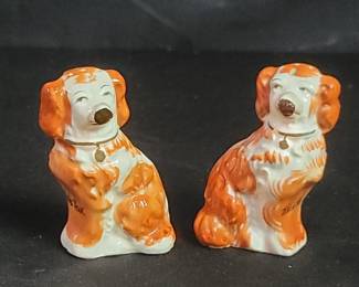 Lot # : 638 - Vintage Japanese salt and pepper shakers

