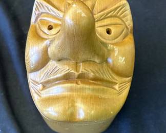 Lot # : 364z - Carved wood face trinket box
