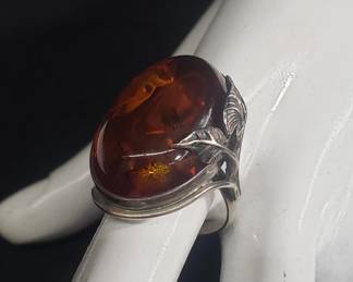 Lot # : 277 - Silver and amber ring
