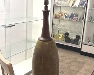 Lot # : 650m - Mid century teak and ceramic table lamp
