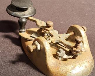 Lot # : 561 - Vintage Morse code telegraph key
