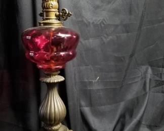 Lot # : 502 - Vintage brass & cranberry glass table lamp
