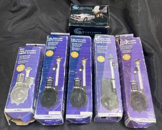 Lot # : 575v - Group of car antennas and alarm

