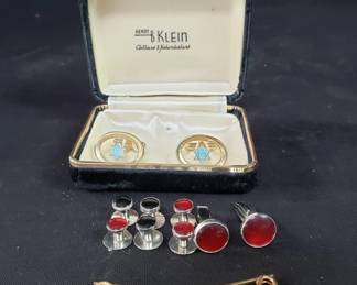 Lot # : 330 - Group of studs, cufflinks & collar bar

