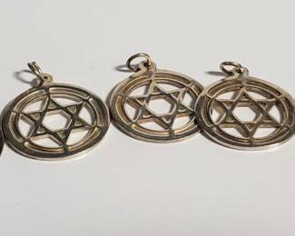 Lot # : 535 - 4 Sterling silver (925) Star of David pendants
