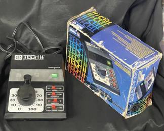 Lot # : 702v - Vintage model train control
