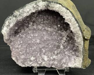 Lot # : 580v - Amethyst quartz specimen
