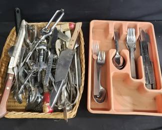 Lot # : 411 - Group of vintage flatware
