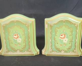 Lot # : 480 - Pair of wood hand painted floral bookends

