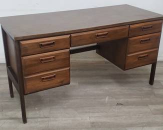 Lot # : 586 - Mid-century desk
