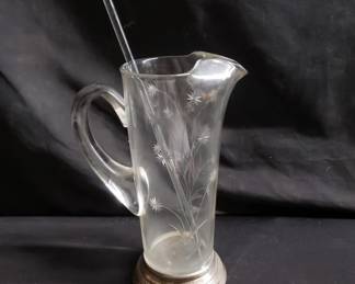 Lot # : 148 - Vintage etched glass martini pitcher with
