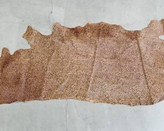 Lot # : 578 - Leopard print leather hide
