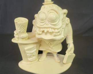 Lot # : 89 - Signed Squid 2005 composite Tiki-style figure
