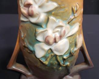 Lot # : 731 - Roseville pottery vase
