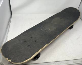 Lot # : 430 - Vintage skateboard
