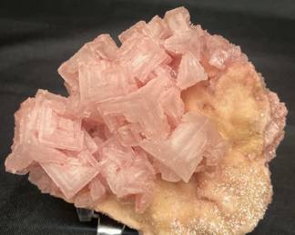 Lot # : 518v - Pink Halite specimen
