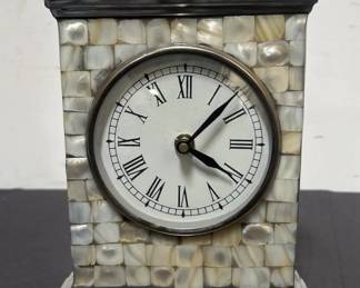 Lot # : 465 - Table clock
