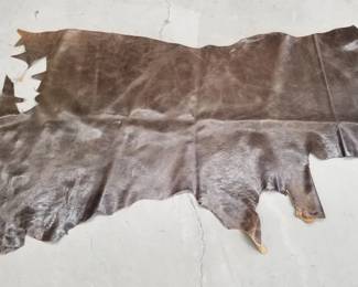 Lot # : 571 - Leather hide
