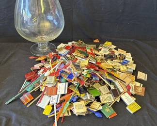 Lot # : 318z - Large group of matchbooks in oversize glass

