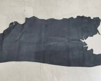 Lot # : 575 - Black leather hide
