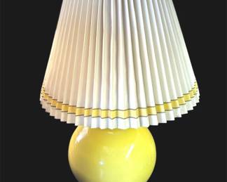 Lot # : 150z - Vintage MCM yellow ceramic lamp
