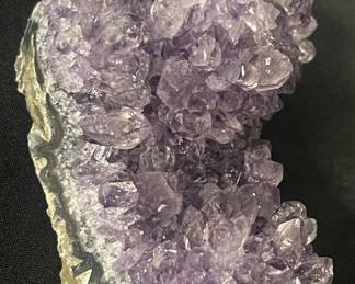 Lot # : 595v - Amethyst quartz specimen
