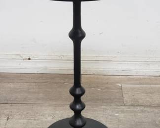 Lot # : 678 - Crate & barrel side table
