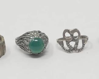 Lot # : 517 - Four sterling silver rings
