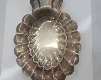 Lot # : 121 - Vintage sterling silver scalloped trinket dish

