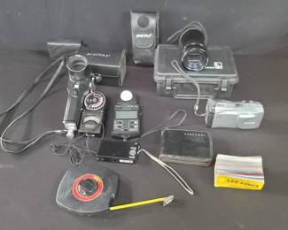 Lot # : 570 - Group of camera accessories
