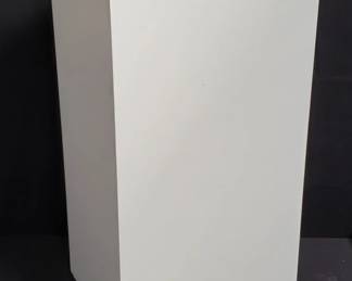Lot # : 532 - Wood pedestal
