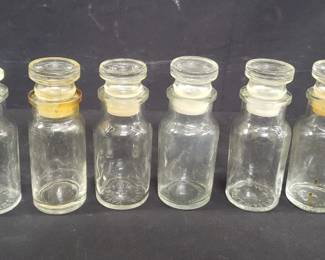 Lot # : 548 - Group of vintage apothecary bottles
