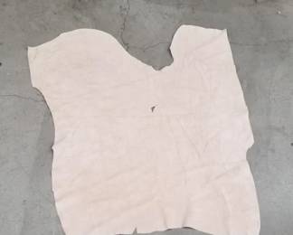 Lot # : 557 - Leather hide

