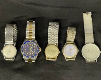 Lot # : 700v - Group of vintage prop watches
