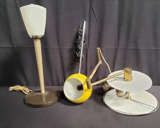 Lot # : 569 - Box of mid-century modern lamp

