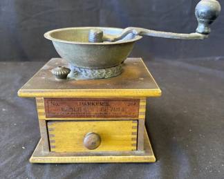 Lot # : 314z - Vintage coffee grinder
