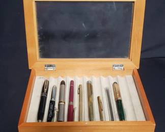 Lot # : 386 - Group of vintage pens in wood case
