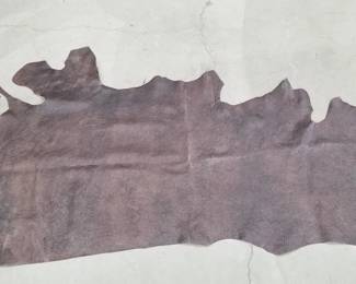 Lot # : 552 - Leather hide
