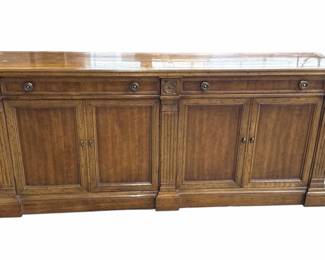 Lot # : 304z - Vintage Heritage Grand Tour buffet
