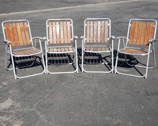 Lot # : 159 - 4 Aluminum & wood folding chairs
