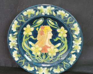 Lot # : 749 - Art Nouveau ceramic portrait wall plate

