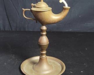 Lot # : 641 - Vintage brass oil lamp
