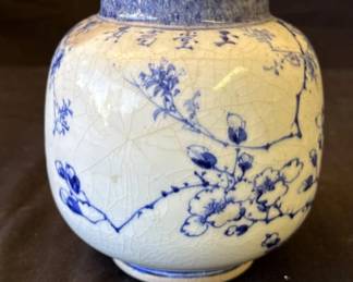 Lot # : 291z - Vintage Asian blue & white ceramic ginger jar
