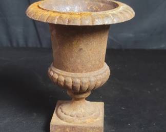 Lot # : 640 - Vintage cast iron planter
