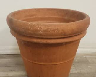 Lot # : 617 - Italian terracotta planter
