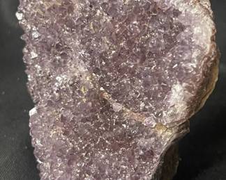 Lot # : 677v - Amethyst quartz specimen
